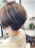 丸いあシルエットのショートヘア
