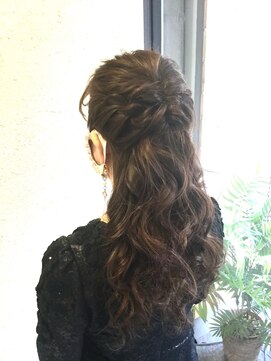 ミックスカール(Mixcurl) 結婚式　ハーフアップスタイル