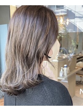 ニュイ(Nuii) ラフな大人ミディアムボブ＆アッシュグレージュカラー♪