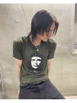 ロイジー(roijir) ジェンダーレスヘア×ミディアムセンターパートウルフ