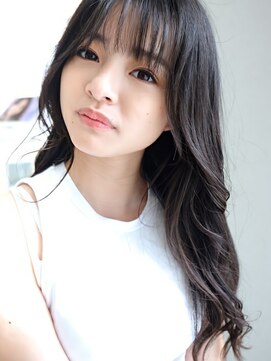 シェリー(Cherie) くびれレイヤー薄めバング美髪黒髪