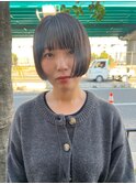 黒髪前上がりボブ
