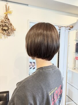 ルッツ カオラ(Ruttu KaoLa) 丸みショート×アッシュグレー