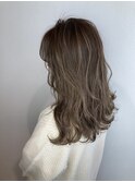 グレージュ×セミロングレイヤー