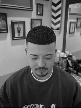 カムレイドフォーライフ(COMRADE 4 LIFE) 癖毛を活かしたクロップ