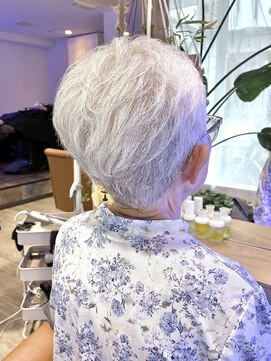 ミハス(Mijas) くせを活かしたショートヘア