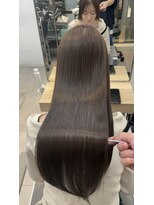 エラ(Ella)&nbsp;髪質改善で叶えるセピアベージュ