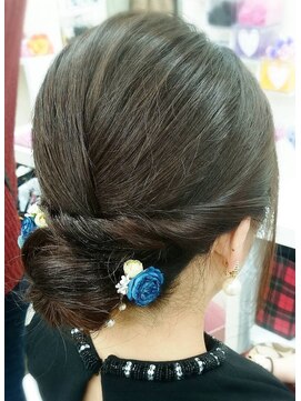 ヘアーメイク ティアラ(Hair make Tiara) ねじりシニヨンヘア☆+°