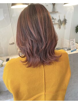 ベル(beLLe.) 30代　バレイヤージュ　ピンクベージュ　ブリーチ　レイヤーボブ