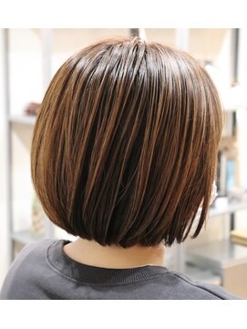 ウィスカーヘアー(whisker hair) ボブ　ハイライトカラー　コントラストカラー