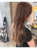 ピンクベージュ