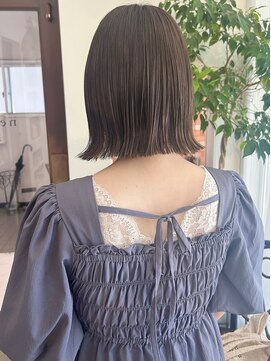 ネッコ(necco) 切りっぱなしボブ×くすみベージュカラー