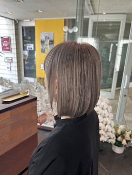 サンエンヘアー(lll_en hair) グレージュ