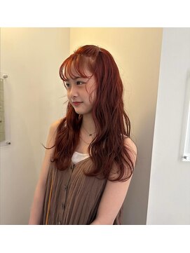 ユー(yew) オレンジカラー／ロングヘア／ヘアアレンジ／ウェーブ巻き