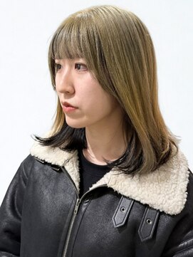 透明感オリーブベージュ外ハネミディ×インナーカラー