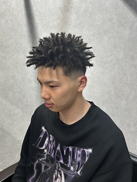 カイ(X) スパイキーアフロ/刈り上げ