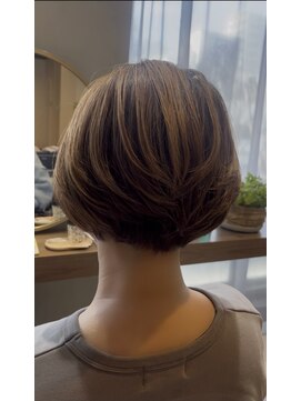 アム(AMU) 丸みショートボブ