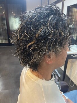 アクアマリン8810 ハチハチイチゼロ(AQUA MARINE 8810) 波巻きツイストスパイラル/刈り上げセンターパート/北習志野