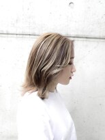 ニーイチイチ(211)&nbsp;似合わせカットイメチェン/ホワイトグレージュ