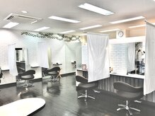 ラクシス 新都心店(Luxis)の雰囲気（パーテーションを設けているの個室空間の様で隣が気になりません）