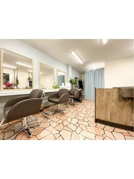 [駐車場あり]マンツーマン対応だから、自分の髪悩みをしっかりと聞き出して解決へ導いてくれる◇