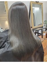 ヨシトモ(YOSHITOMO)&nbsp;白髪あっても問題なし髪質改善シルバーグレーカラー