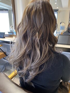 コエバイロゼオ(coe by Roseo) ラベンダーベージュのハイライト