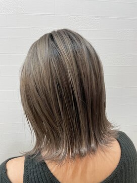 オーリーヘアー(Olliy hair) 外ハネ/ニュアンスカラー/ミルクティーアッシュ/30代40代50代