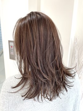 ループ(LOOP) セミディレイヤーカット+グレージュハイライトカラー