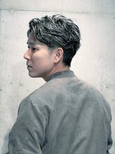 アンダースペル(UNDER SPELL) 襟足は自然な2ブロックスタイル