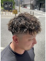 ノイセル 西本町(Noisyle)&nbsp;ヤンチャ系フェード短髪ツイストスパイラルパーマ×ハイライト