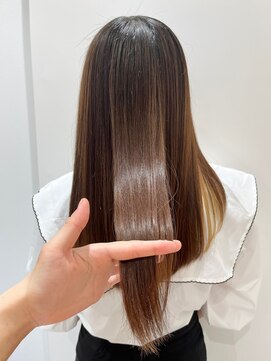 スリーセブントーキョー(Three Seven Tokyo 37) うねりを改善!艶々縮毛矯正