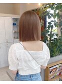 グレージュ切りっぱなしボブ前髪ありミニボブミルクティベージュ