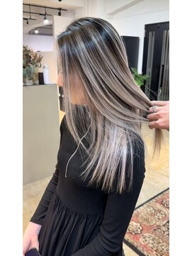 メリー オオサカ(Merly Osaka) ストレートでも可愛いバレイヤージュ