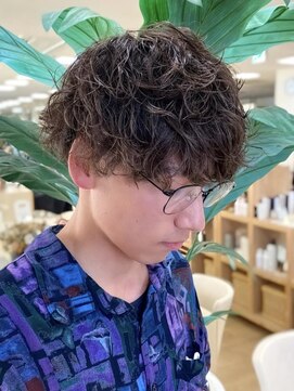 シャルムバイケンジ(Charm.by KENJE) メンズパーマ波巻きツイストスパイラル刈り上げセンターパート