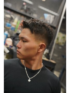 フォーコーナーズカットショップスリーセント 栄(FourCornersCutShop 3/cent) フェードショート