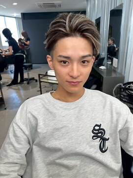 メンズサロン キング 枚方店(Men’s salon K!ng) フェザーショートアップバングセンターパートメンズハイライト