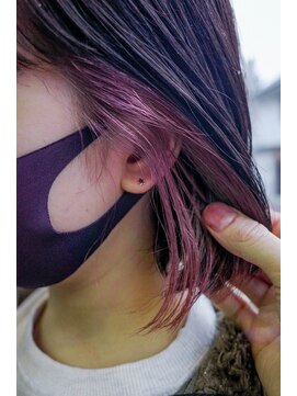 カムジーヘッドカミノウラ(COMEGHEAD KAMINOURA) １ブリーチで作るインナーカラーピンク