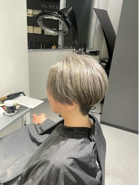 キング 枚方店(K!ng) 【枚方、高槻、梅田】アッシュシルバーベージュ