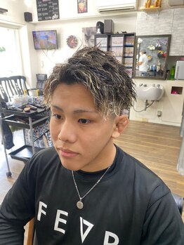 ライズヘアーバズ(RAIZE HAIR BUZZ)の写真/【デザインカット￥3500】丁寧なカウンセリングでお客様の理想なスタイルを実現！髪のお悩みご相談ください