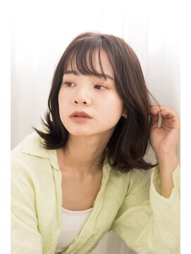 アンダーバーホワイト 鳳店(_WHITE) ミディアムヘア×外ハネ