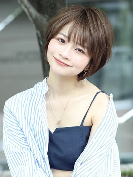 アンド ストーリーズ(&STORIES) 耳かけ/ショートボブ/フォギーベージュ/ウェーブパーマ【江角】