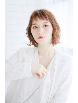 プティルカ(PutiLuca D.C.) 透け感バングの外はねバルーンボブ