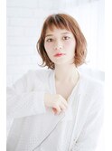透け感バングの外はねバルーンボブ