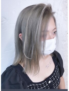 ボックスミコ(Box mico.) クールなグレーシルバーの透明感アップ切り揃えボブ★