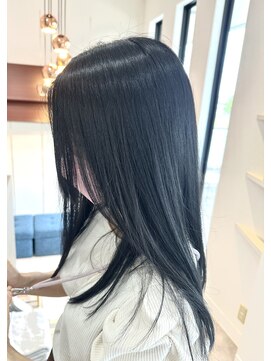 ホワイトストーン WHITE STONE 熊本ブルーブラック暗髪艶質感20代ヘアスタイルヘアカラー