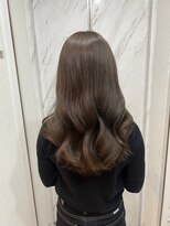 ネウィ 川崎(newi)&nbsp;丸型卵形韓国風顔まわりエアリーロング美髪ピンクブラウン川崎