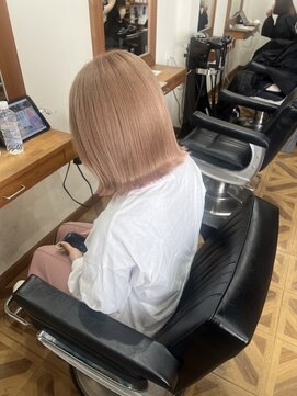 ココロヘアー マド(Cocolo hair MADO) ダブルカラーくびれカットベージュ