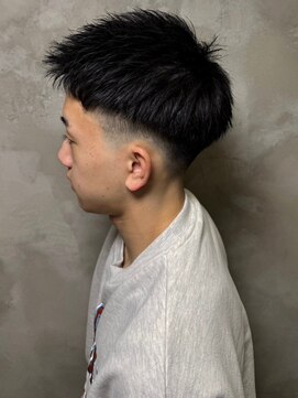 ディスイズバーバーサード(THIS IS BARBER 3rd) フェードカット　スキンフェード　メンズショート　黒髪
