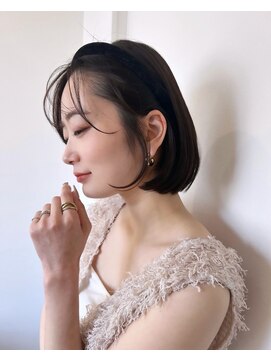 20代30代前下がりショートボブツヤ感ボブウルフレイヤーカット